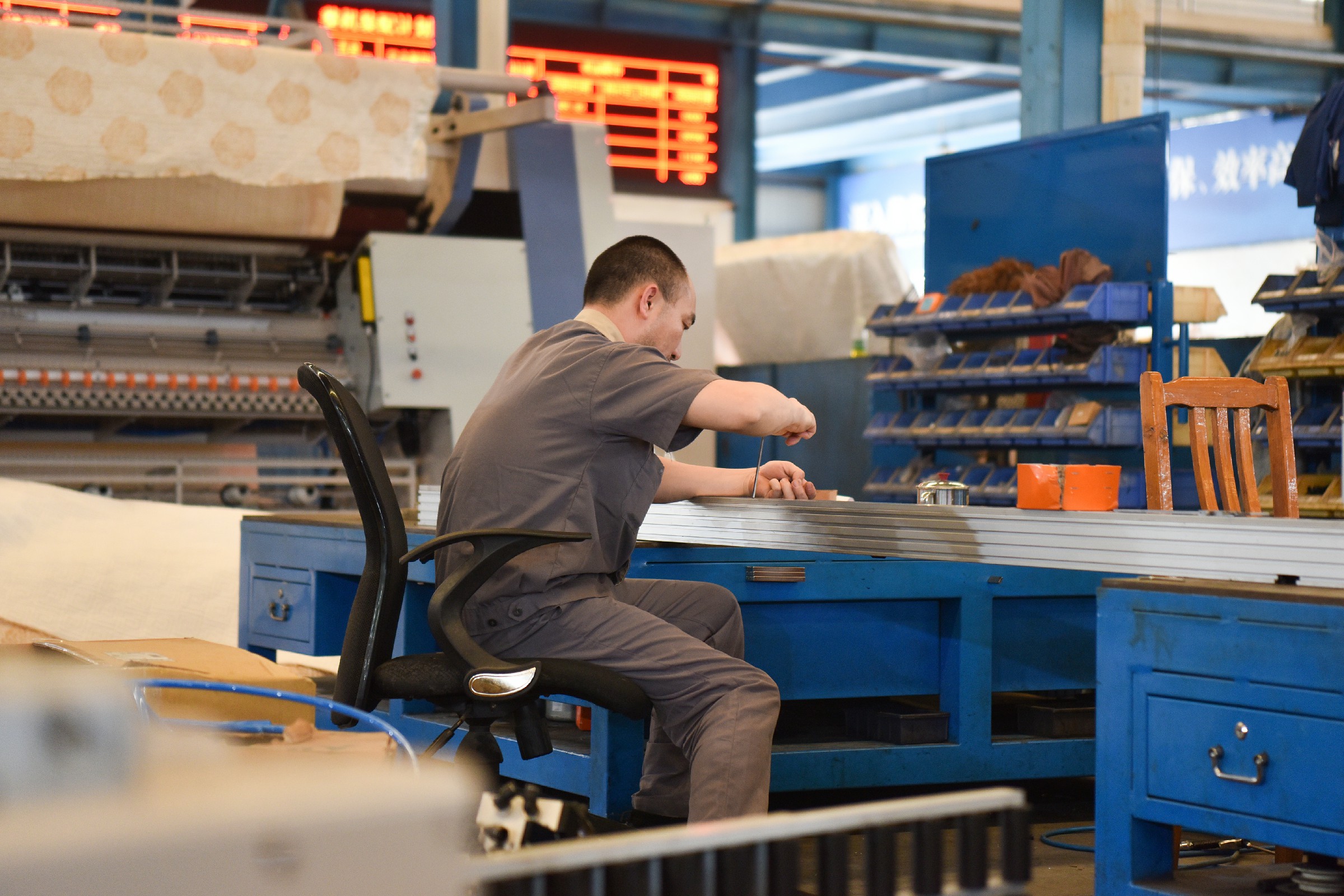 Foshan Yuantian high-standard mattress machinery production facility