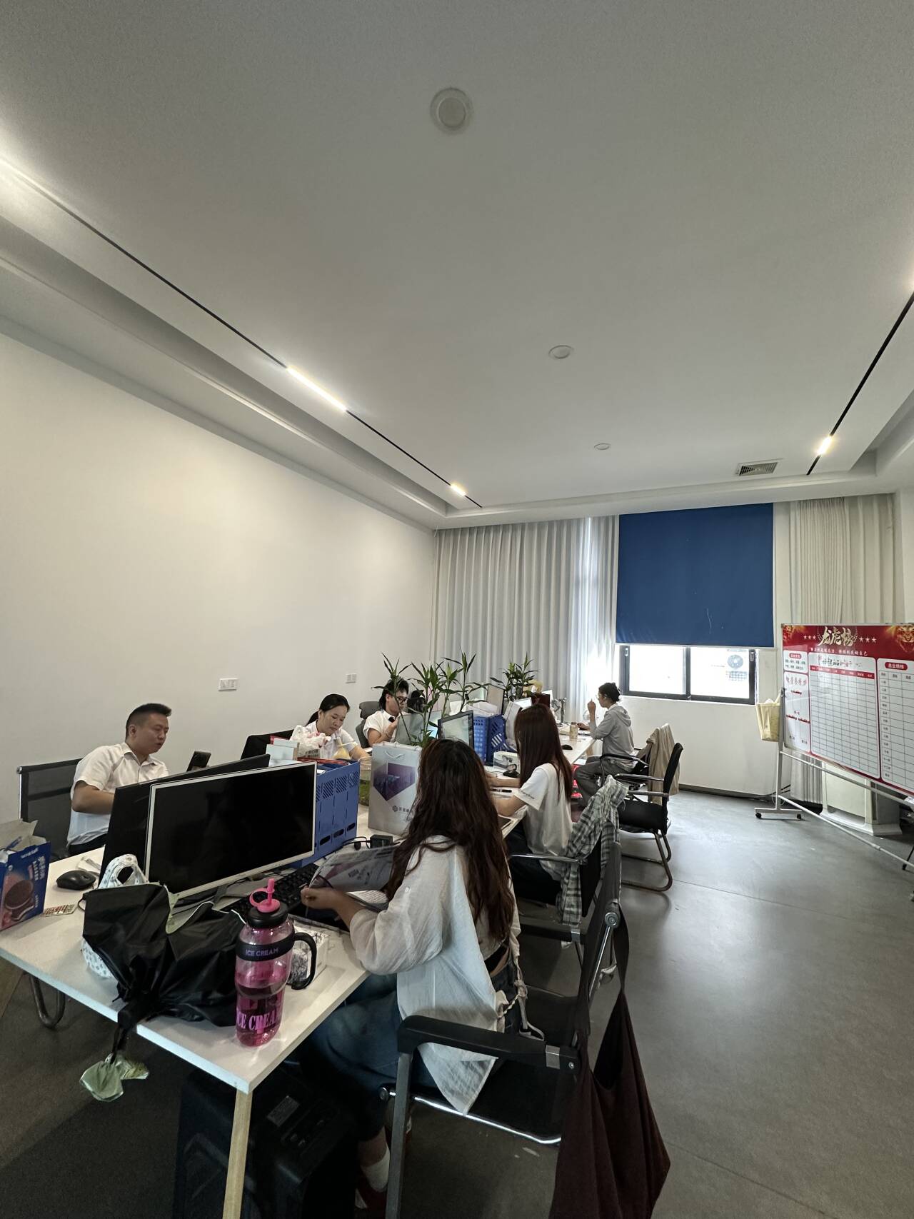 Guangzhou Lingyin Building Materials Co., Ltd modern office environment