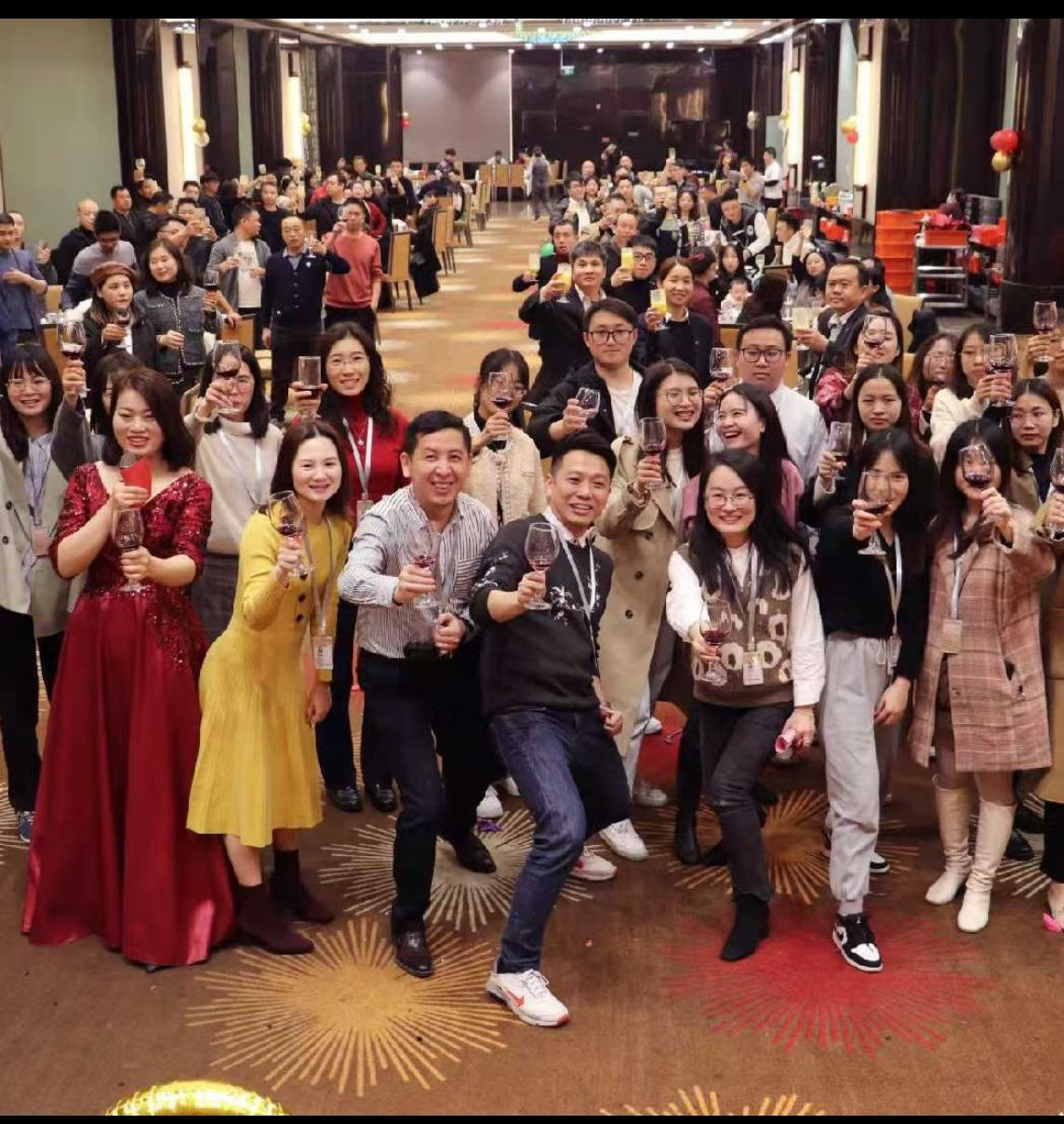 Foshan Shiluxun Cross-border Tech Co., Ltd. team members working in the office