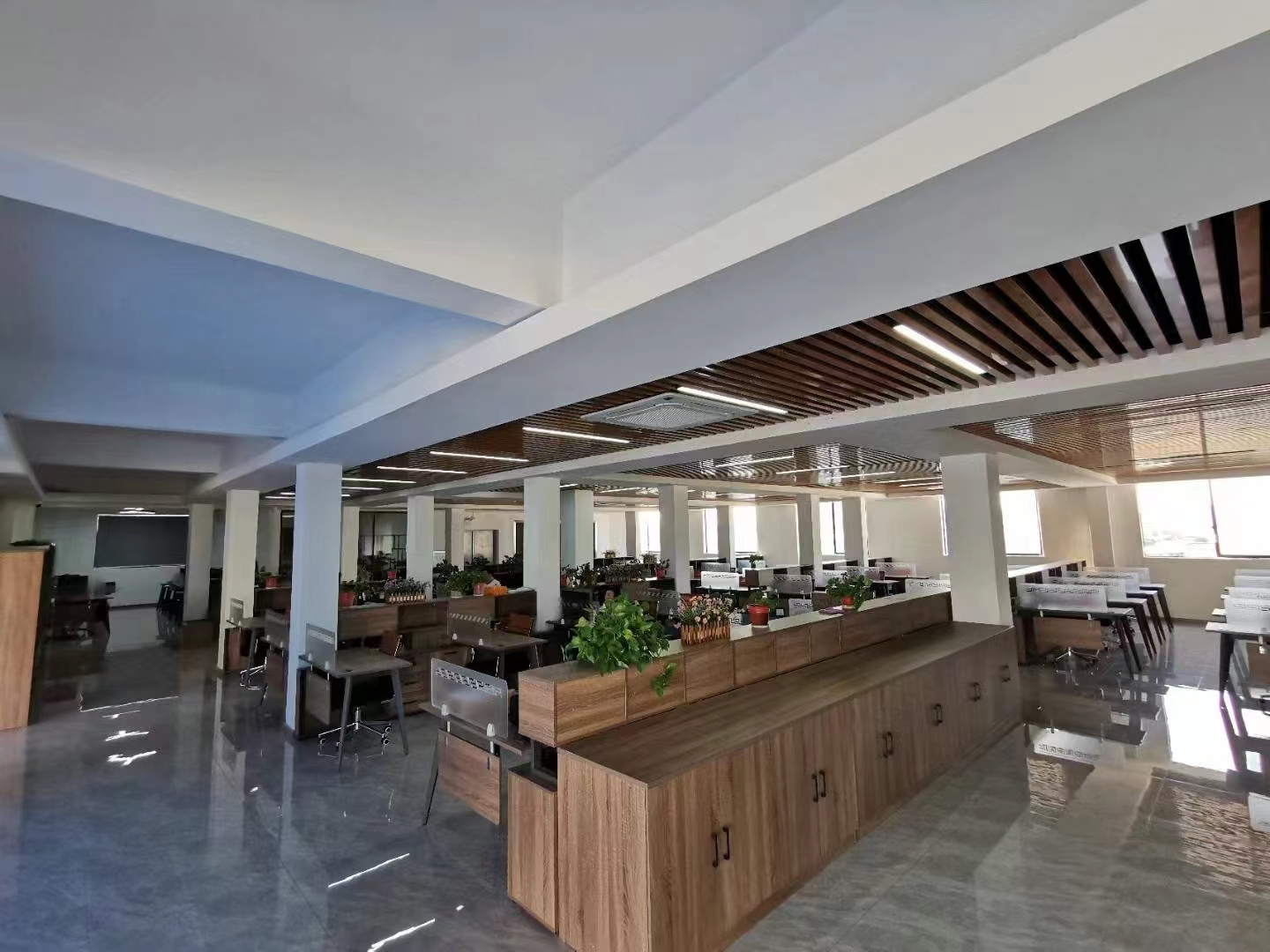 MIETUBL global supply chain office headquarters