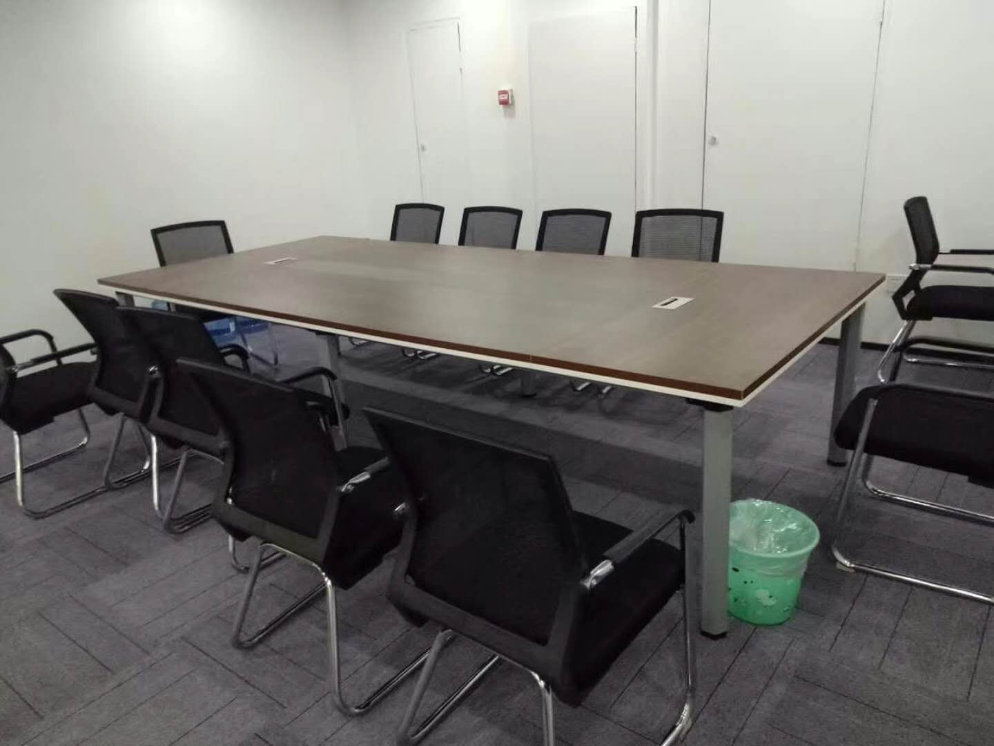Yiwu Jinli professional business office and customer service team