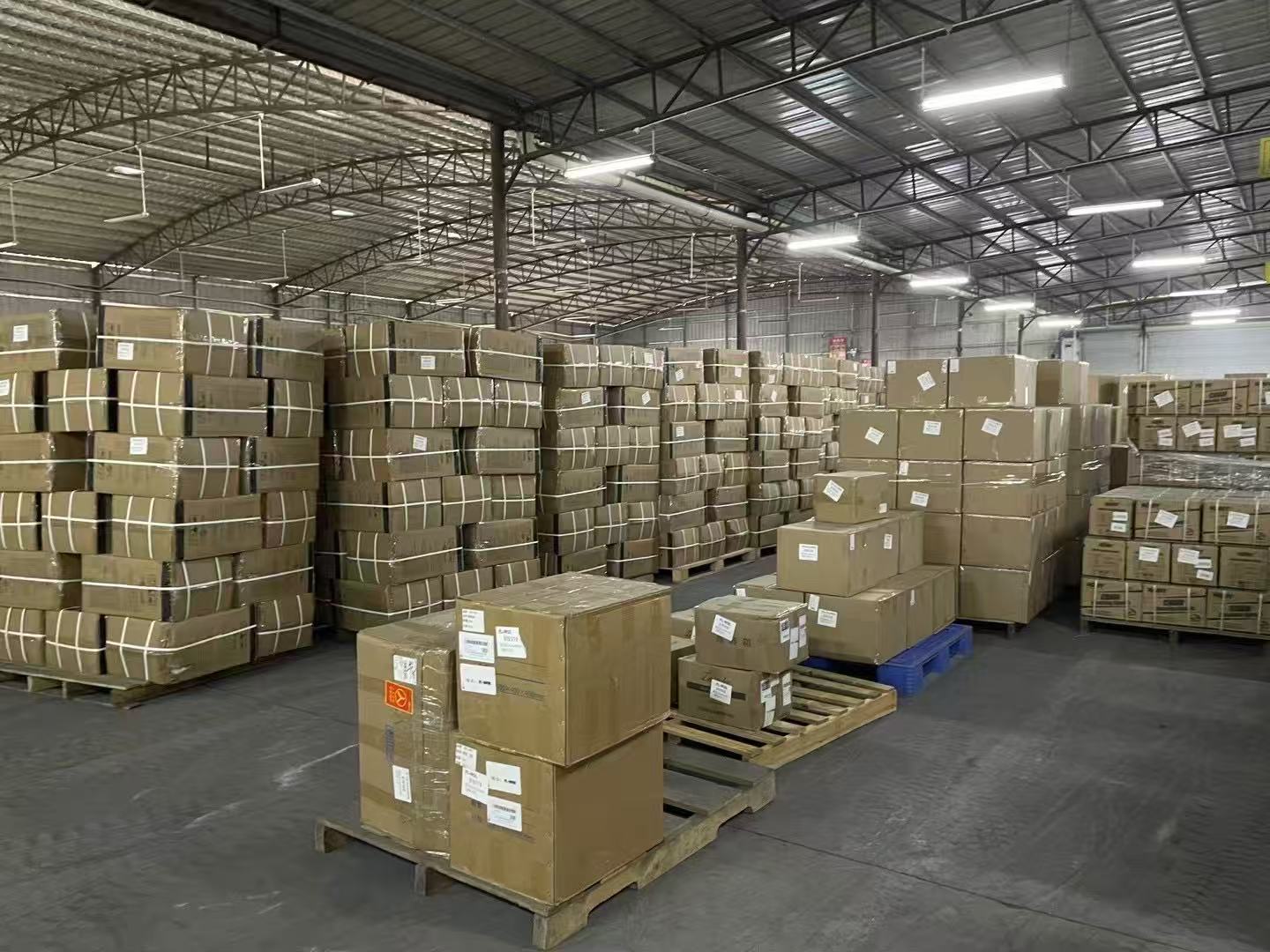 Organized cargo racking and inventory auditing in SPW international logistics warehouse