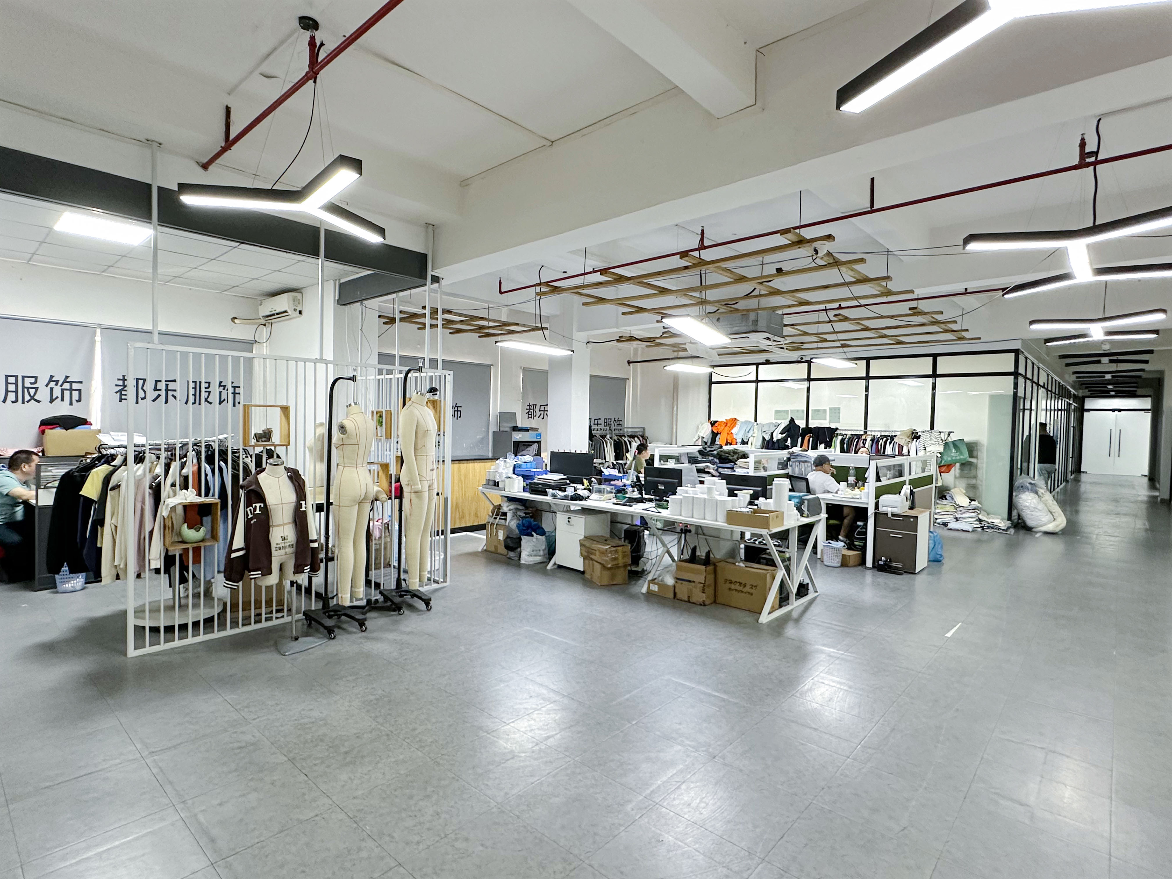 Technical management office handling commercial order invoices