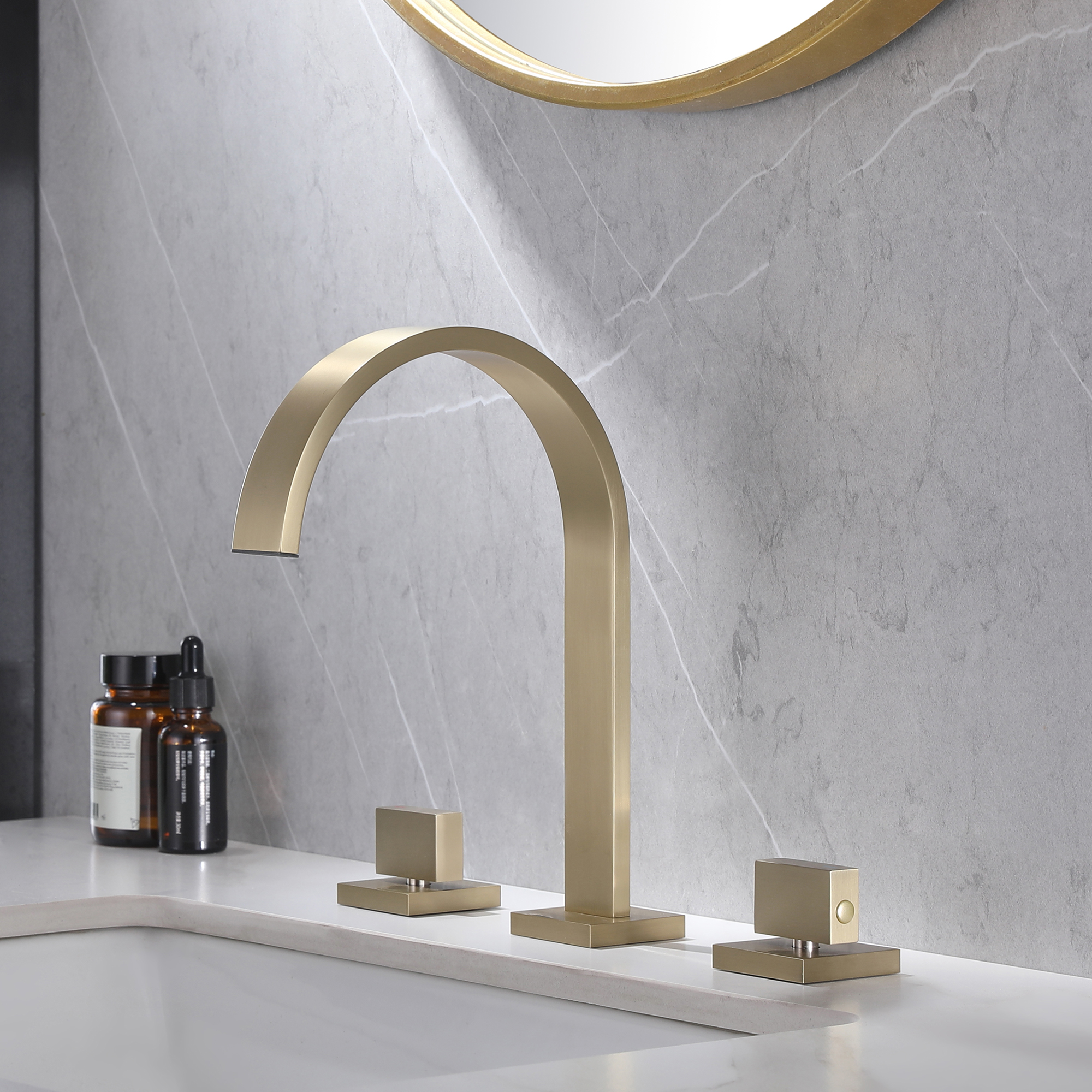 Widespread bathroom faucet configuration and fixed spout