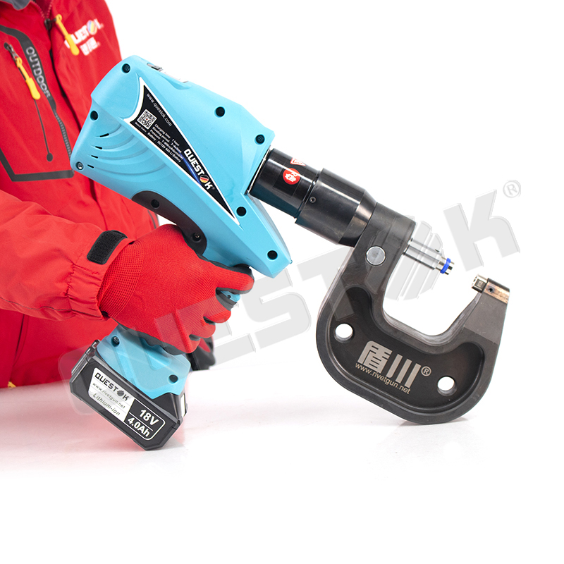 Self-piercing riveting system dies and accessories