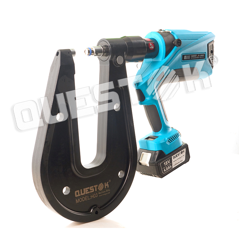 Rivet removal gun tooling head and extraction components