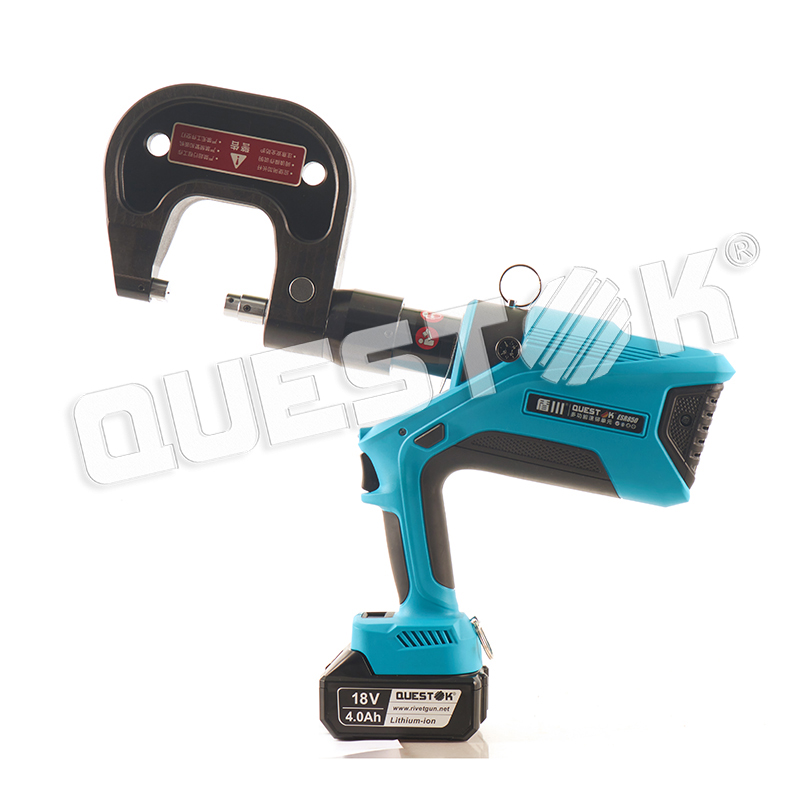 Auto body repair SPR riveting gun applying controlled pressure on aluminum panel