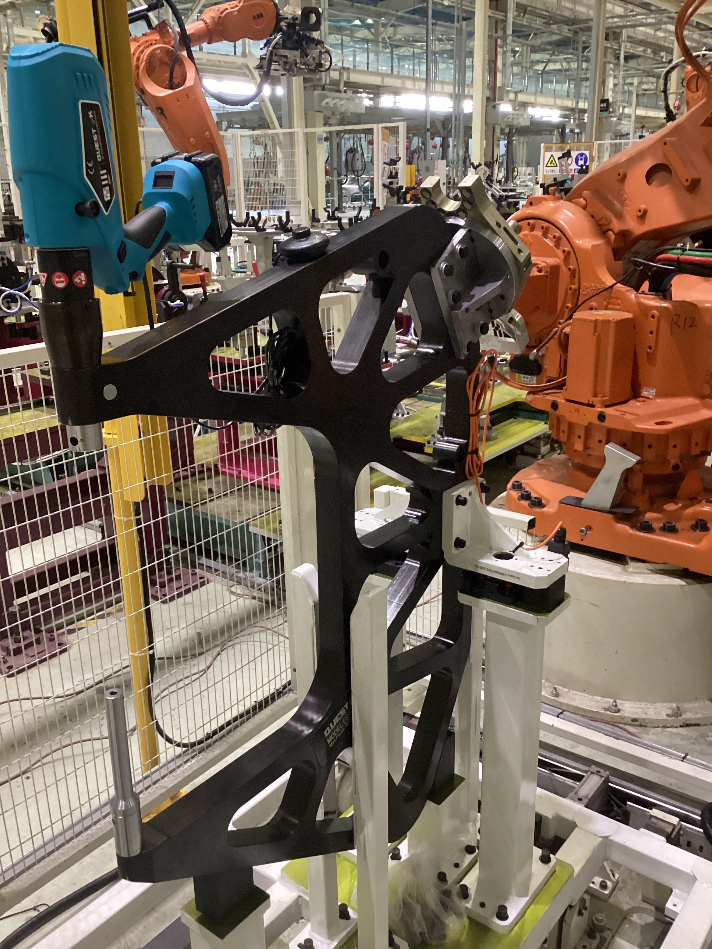 QUESTOK clinching gun for automotive protective cover and access panel joining