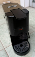 Commercial coffee machine with 19 Bar pump and 1450W power rating