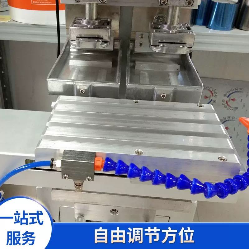 Two-color ink pad printing system detail