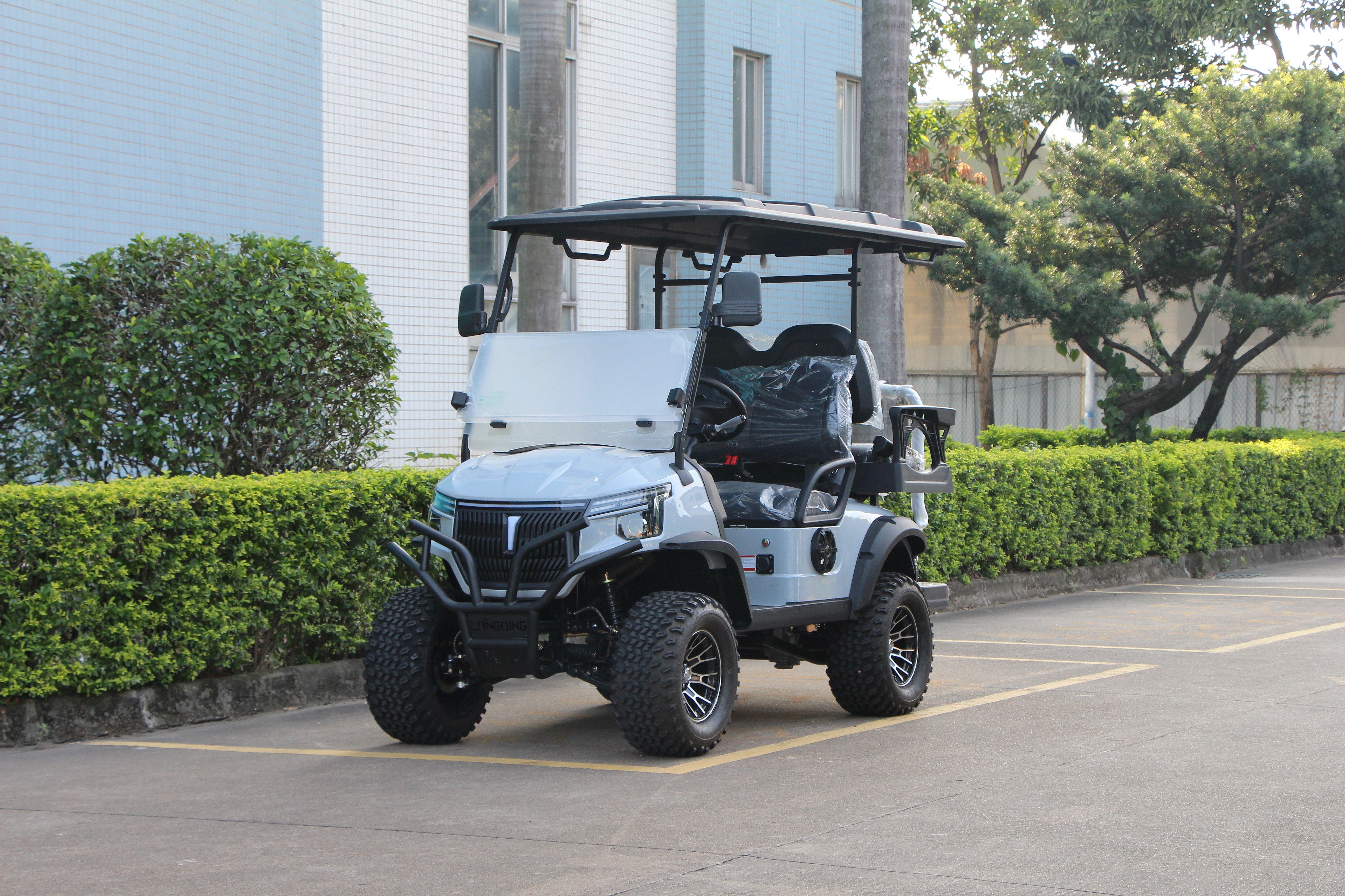 LQD023+2 electric golf cart side view