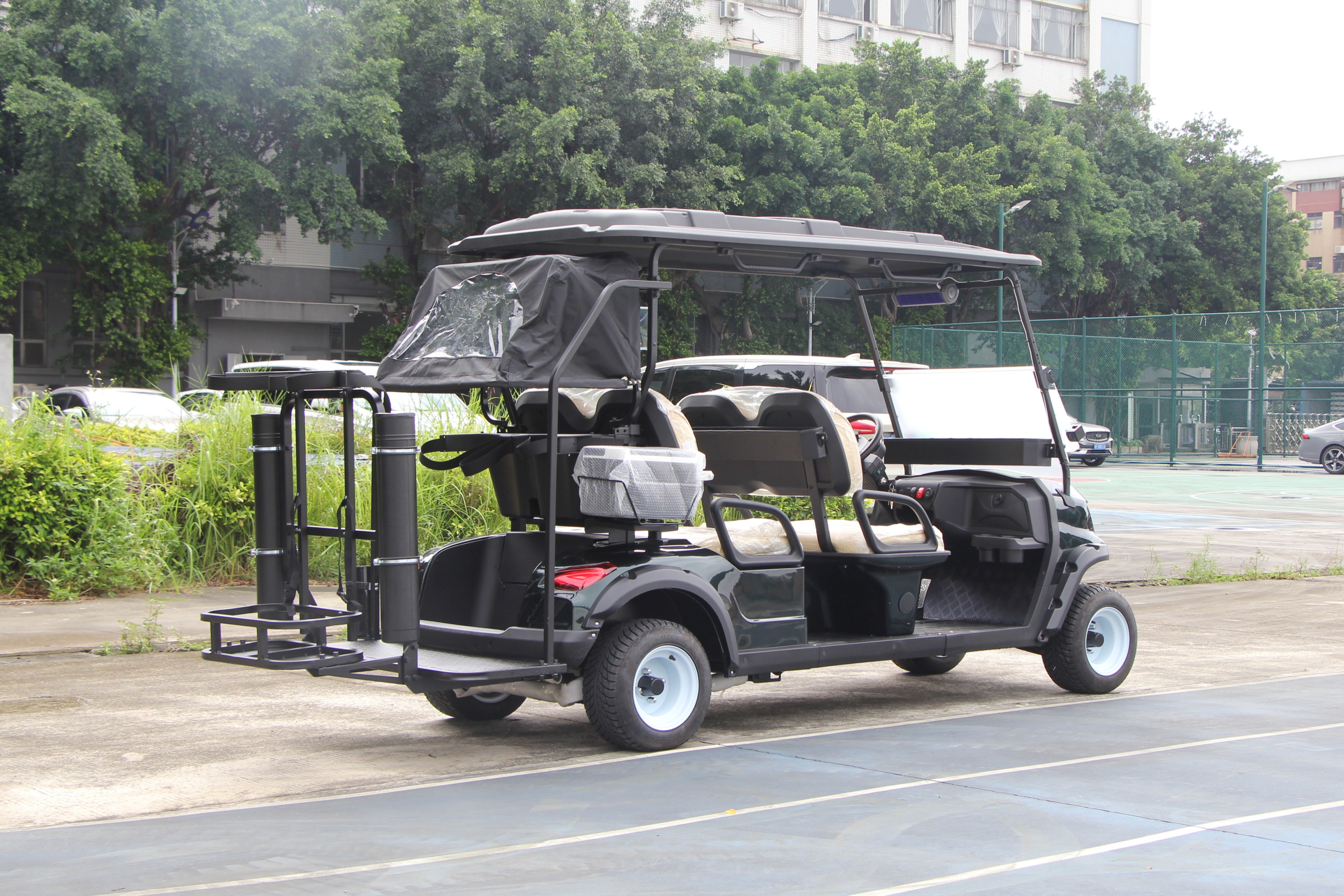 Electric golf cart model LQS041 front perspective highlighting independent front suspension setup