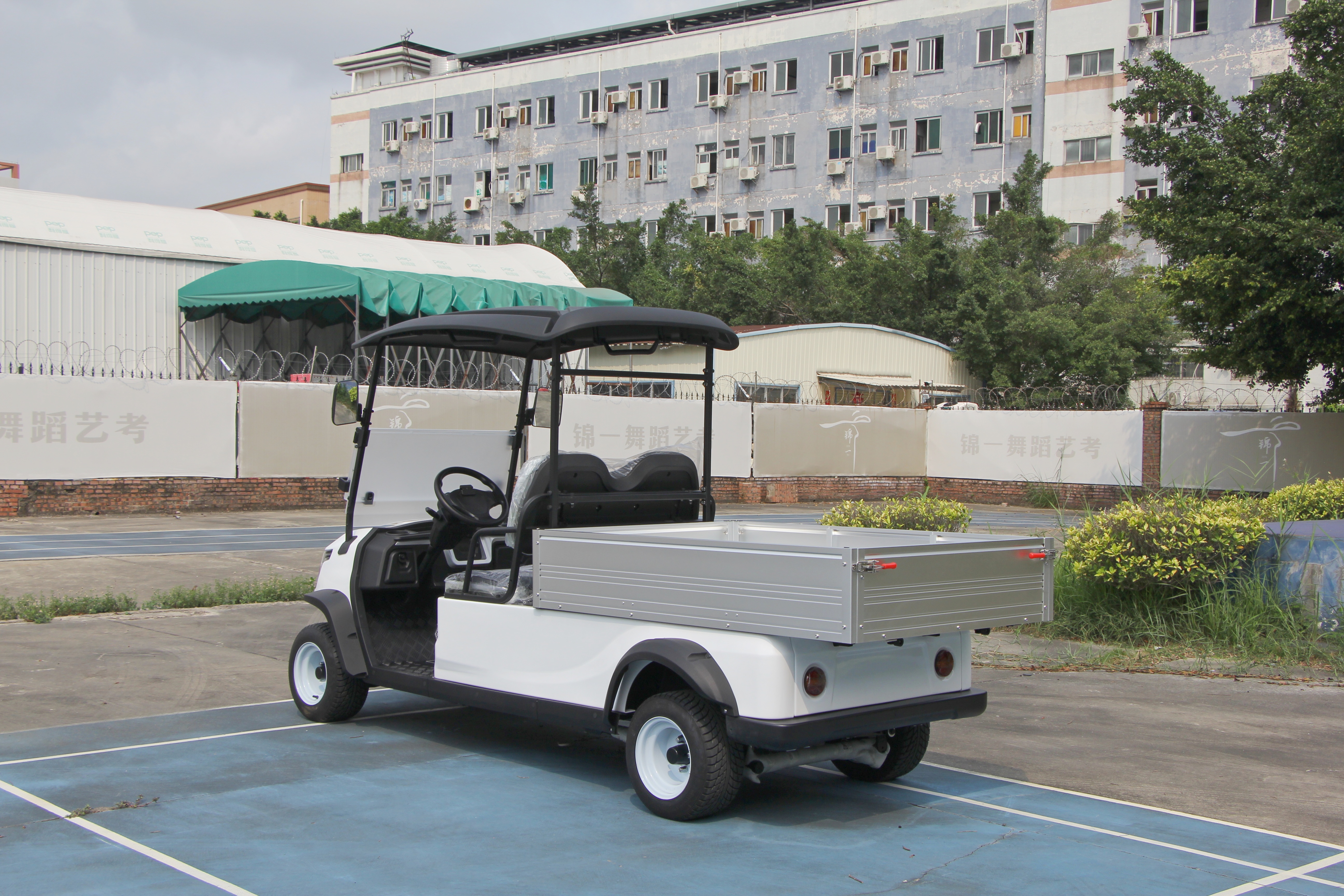 Rear view and cargo bed structure of LQSF023B electric mini truck