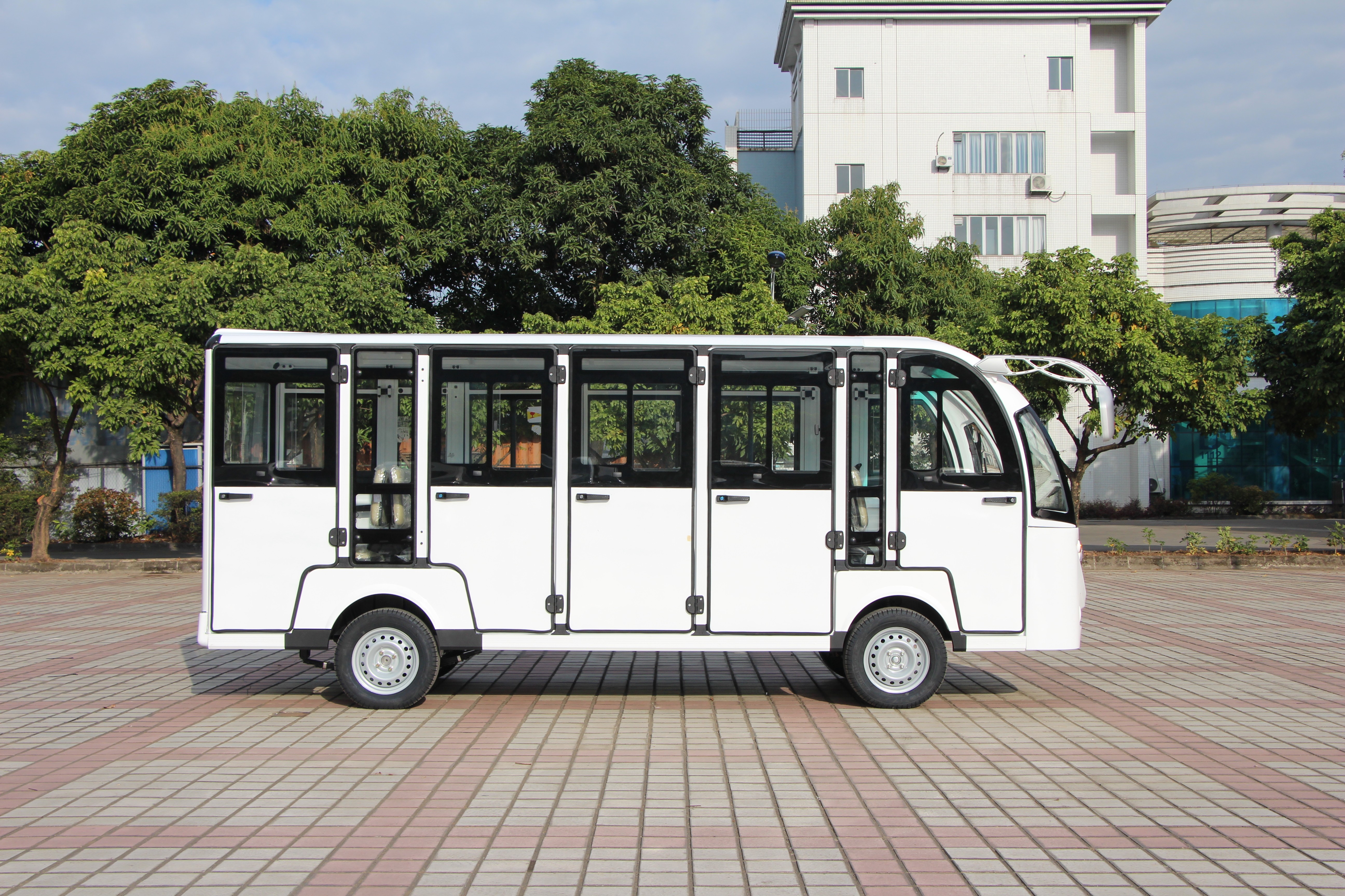 Interior and exterior layout of 14seats electric bus