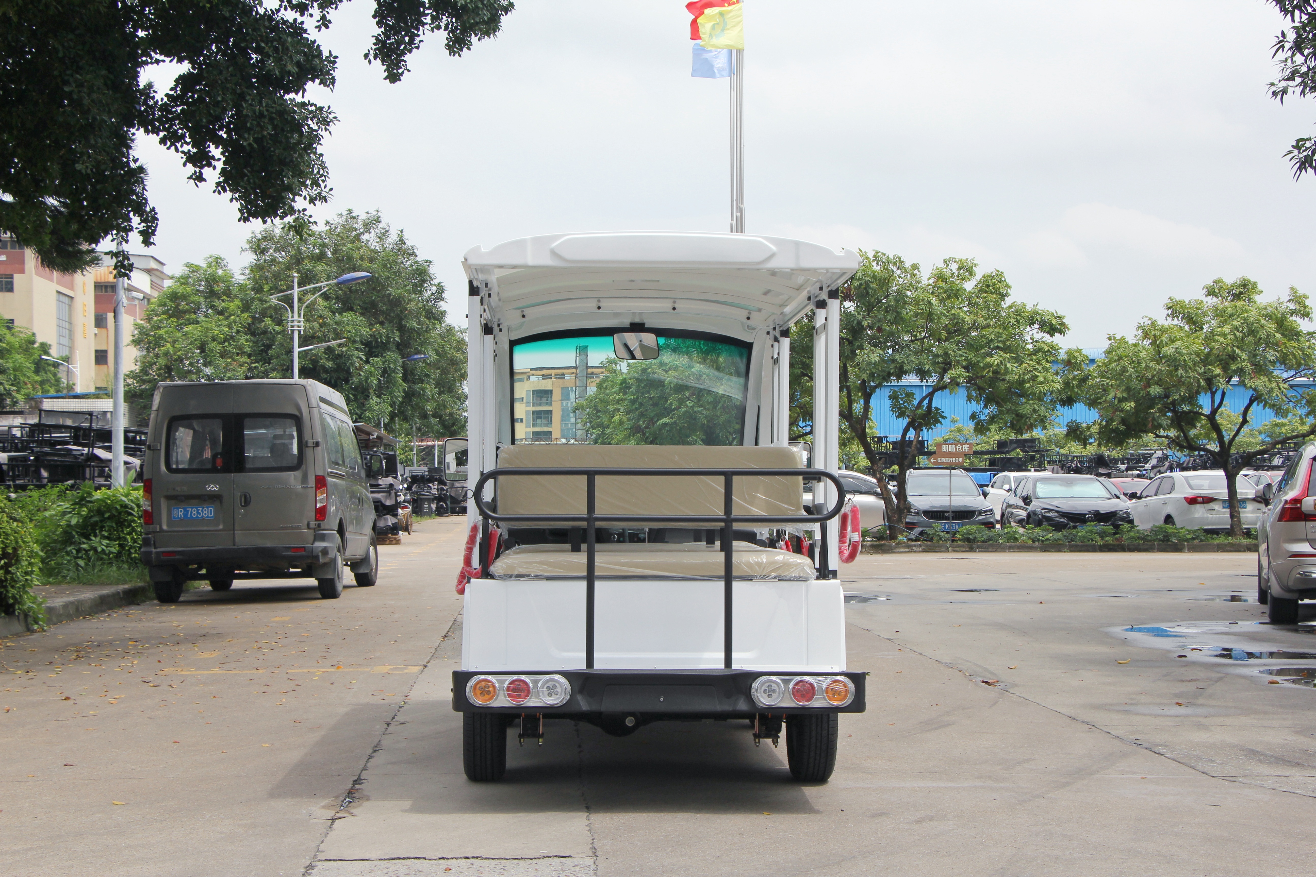 Front angle view of 11 seats open sightseeing bus chassis and body design