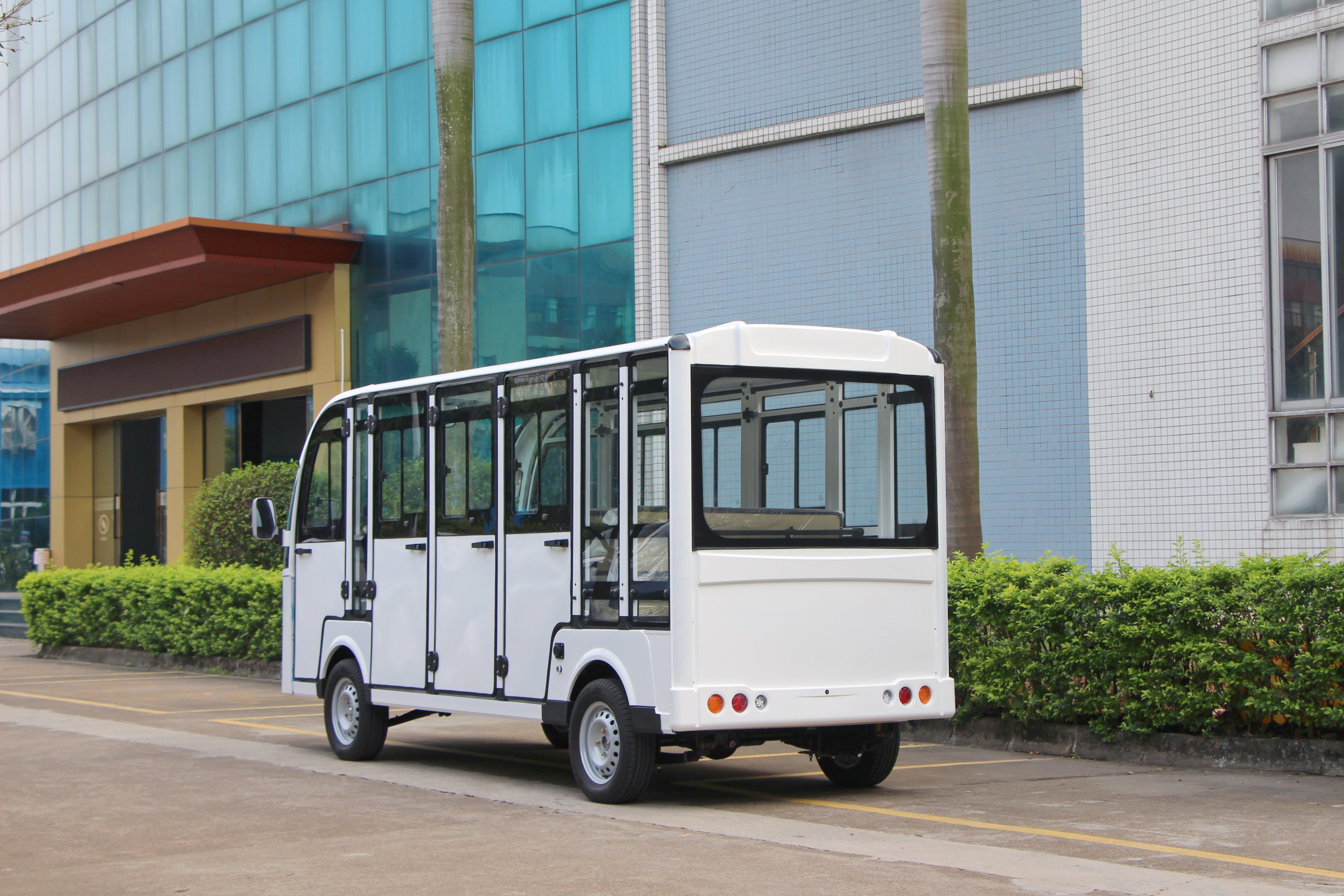 11seats bus LQY148A型/D11AF side profile showing chassis clearance and seat arrangement