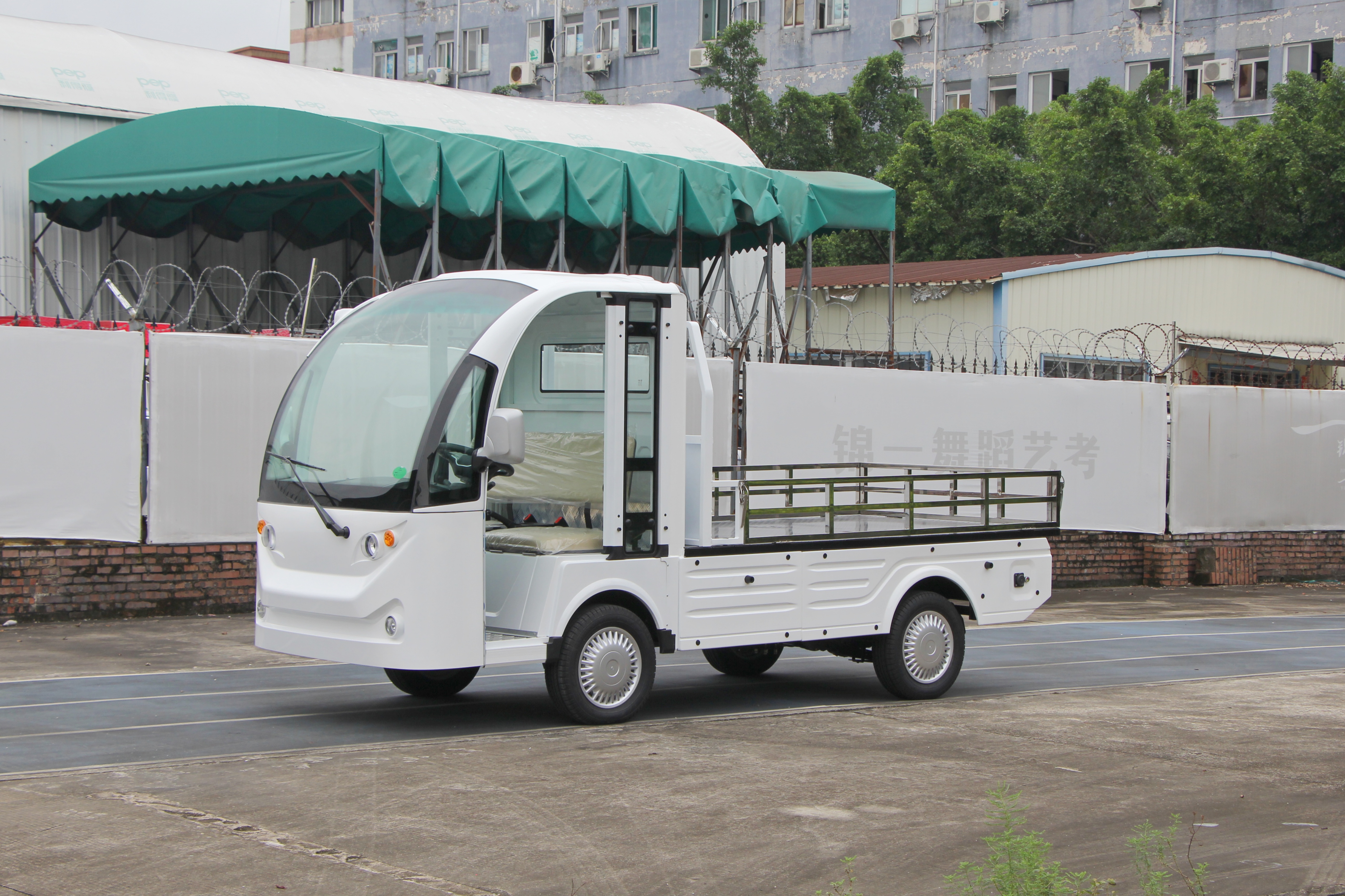 LQF1024 electric cargo bed layout