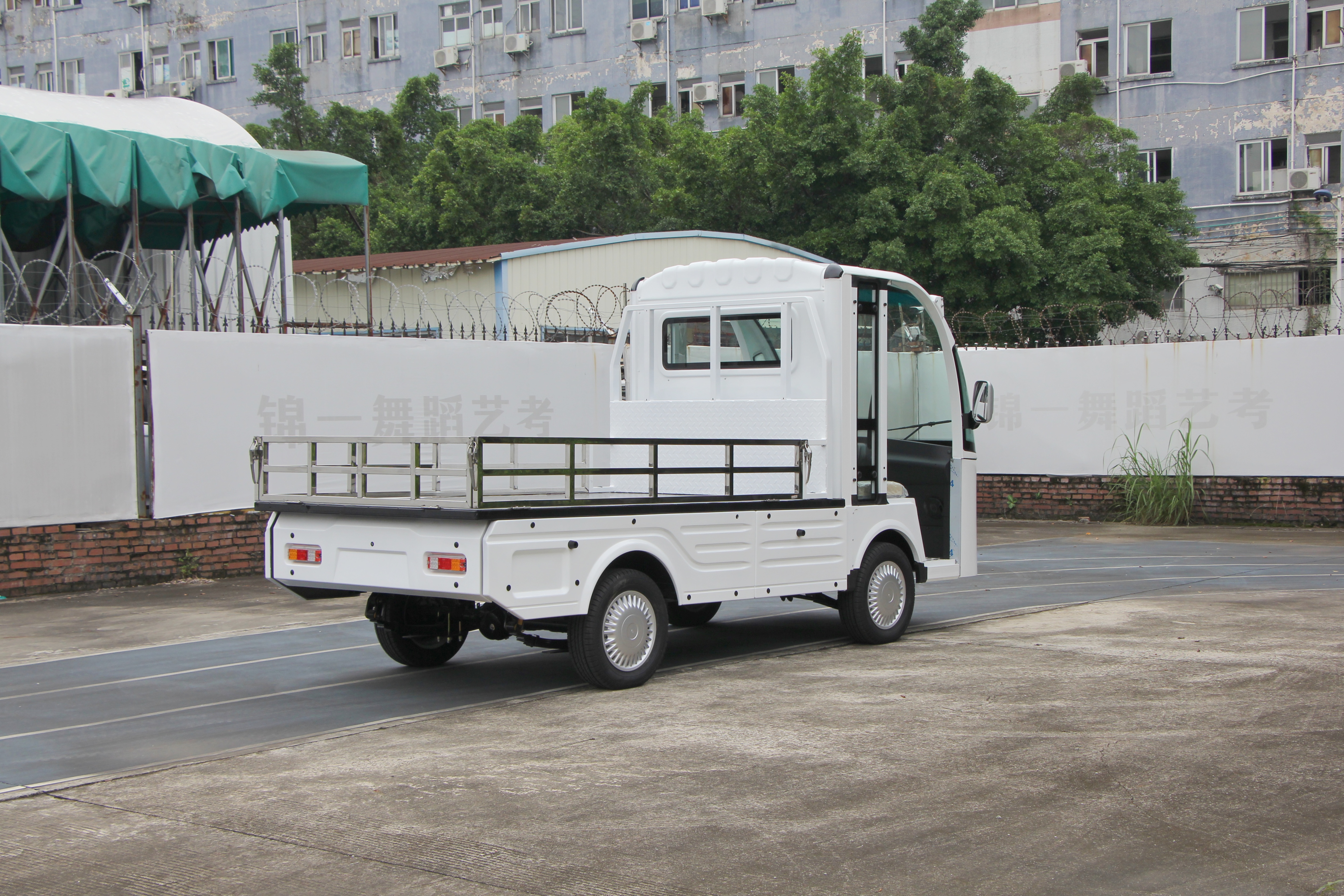 LQF1024 zero-emission 1ton electric mini truck for industrial logistics