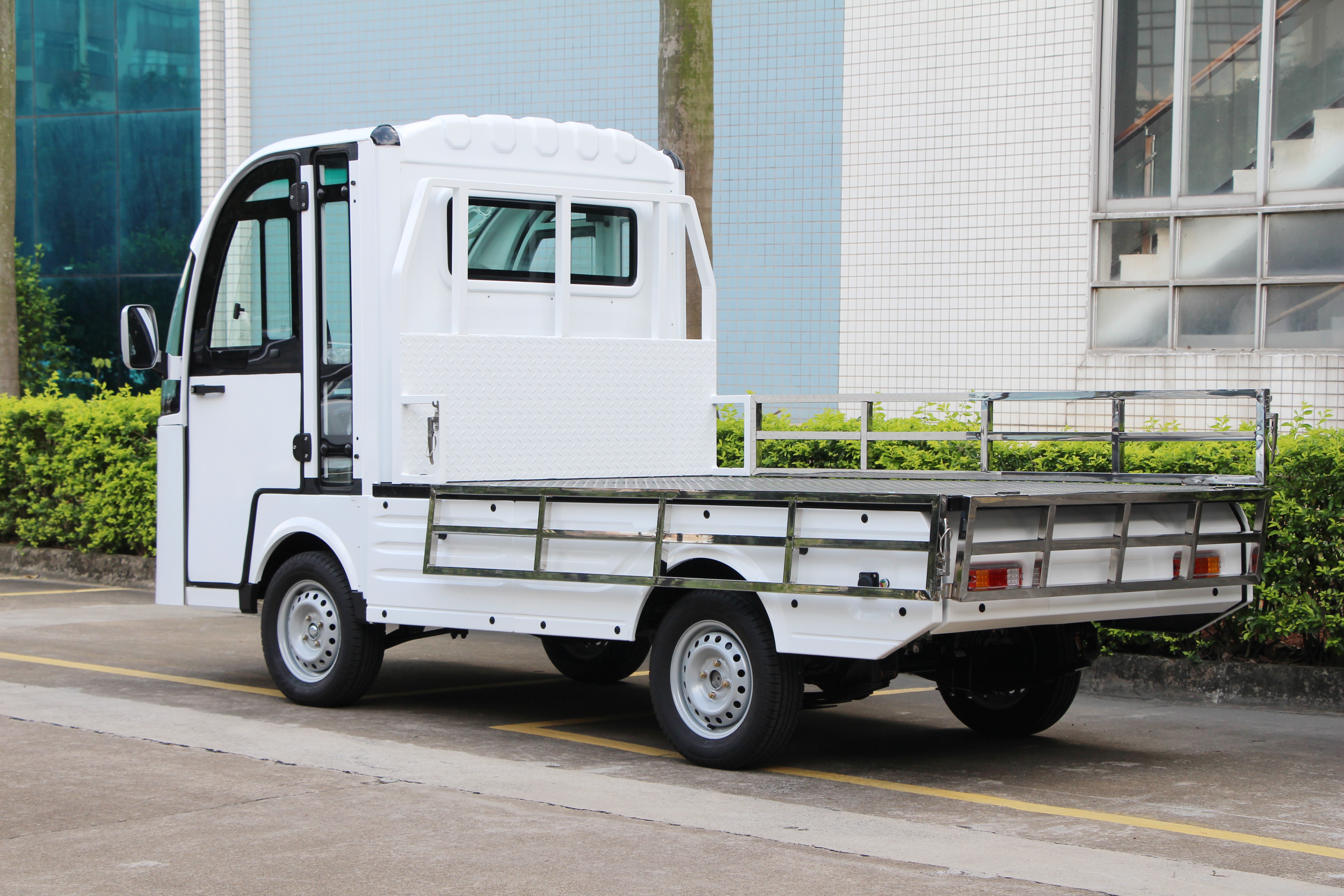 LQF1024F 1ton electric truck cargo area design