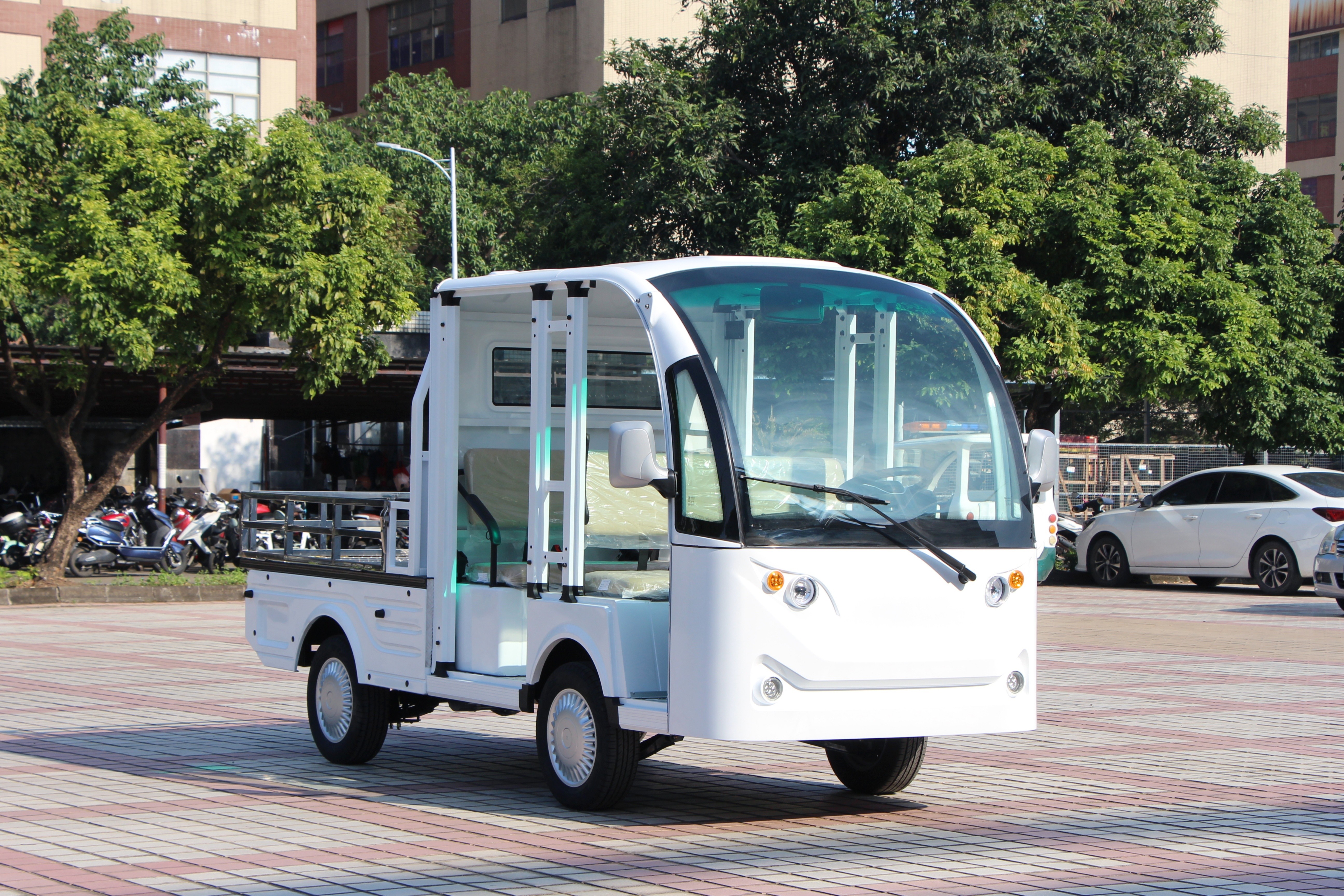LQF1024S 1ton truck chassis and cargo design