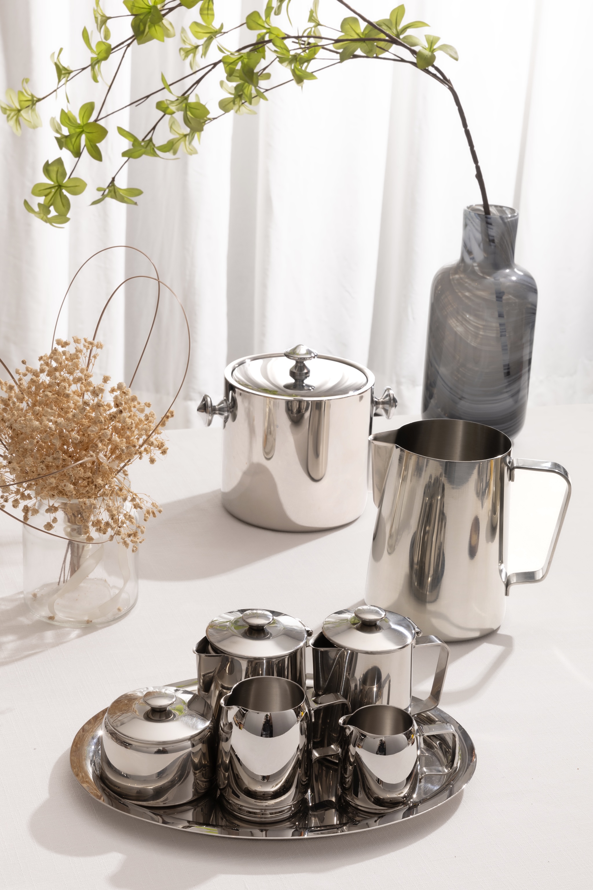 Serving tray product image showing tray format and surface