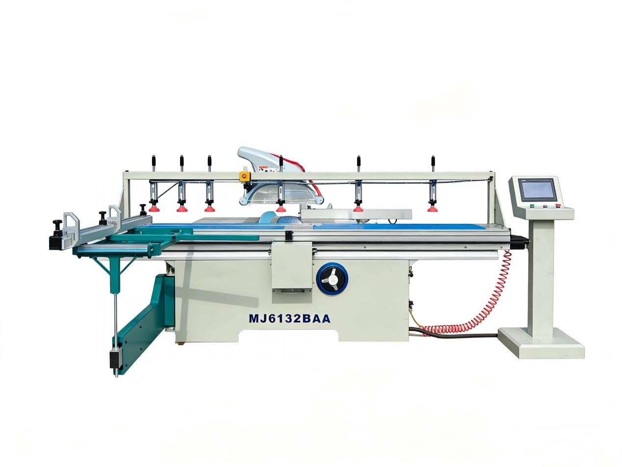 CNC fully-automatic sliding table saw for accurate panel cutting