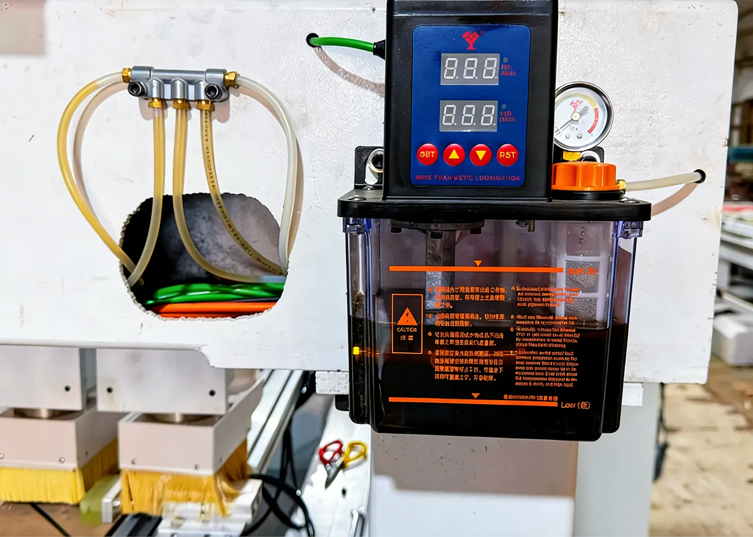 ATC CNC router machine components and woodworking processing configuration