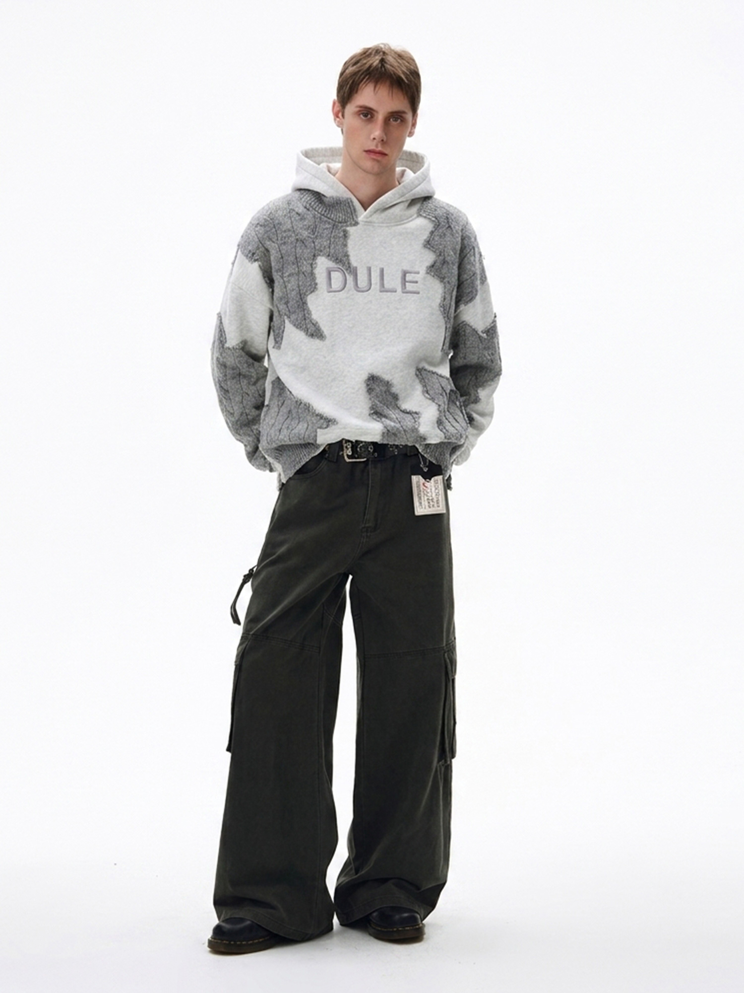 Heavyweight hoodie product detail for seasonal streetwear production